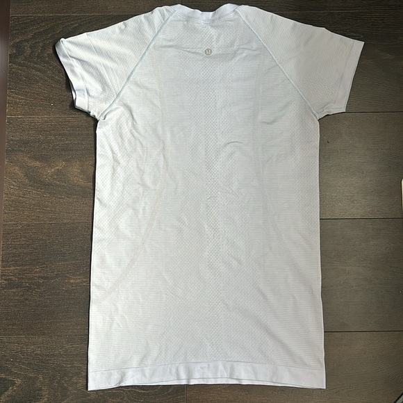 LULULEMON SWIFTLY TECH TOP. - Picture 3 of 7